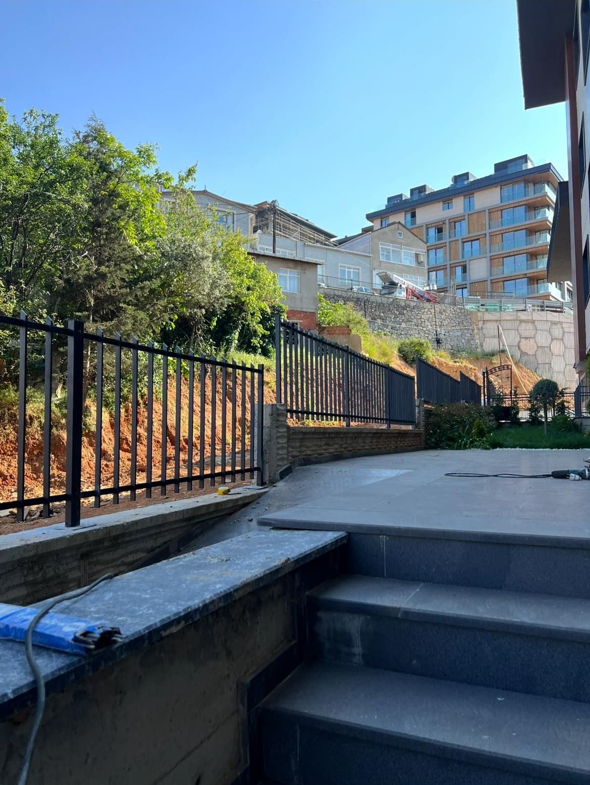 HGS Yapı 170 Metre Duvar Üstü Lama Korkuluk Projesi (Üsküdar/İstanbul) thumbnail 2