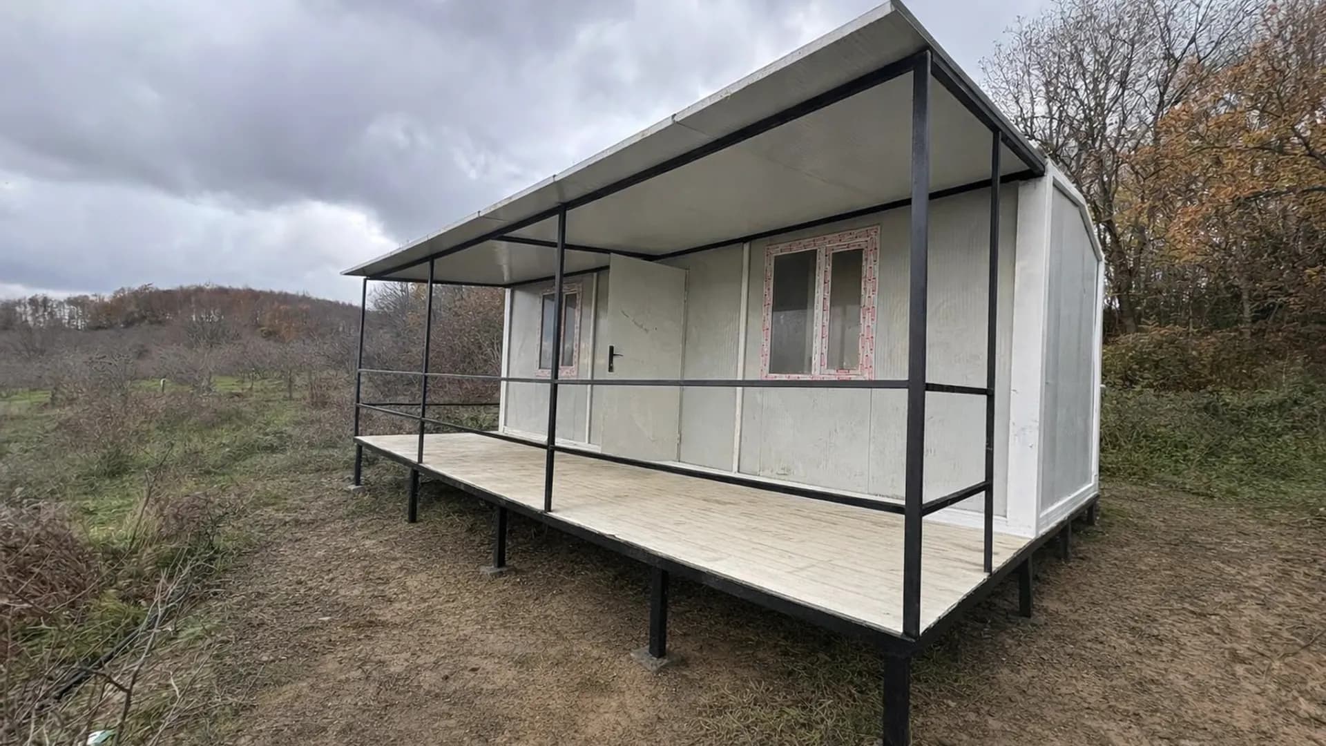 Fabrikadan Sahaya: 1 Günde Konteyner Ev Kurulumu