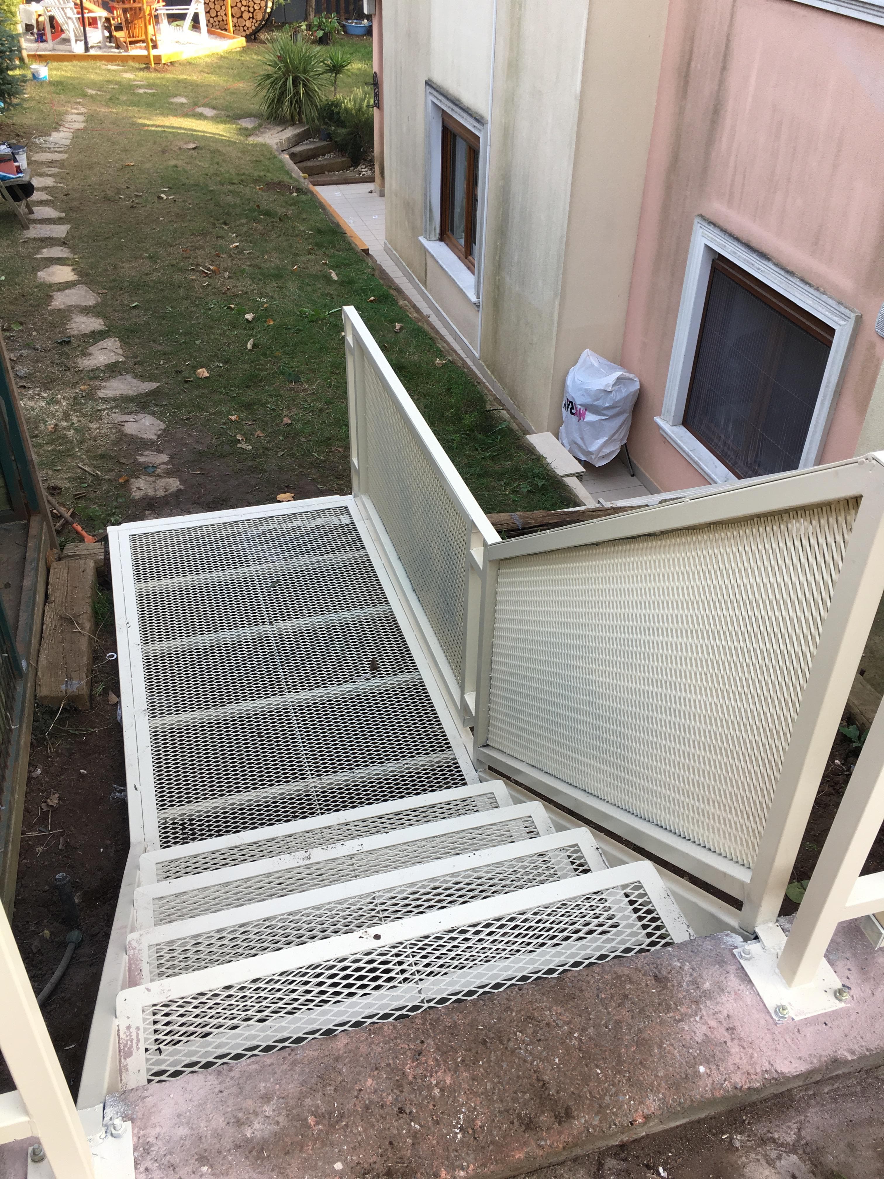  Özel Tasarım Genişletilmiş Saclı Çelik Merdiven Projesi (Çekmeköy/İstanbul) görsel 1