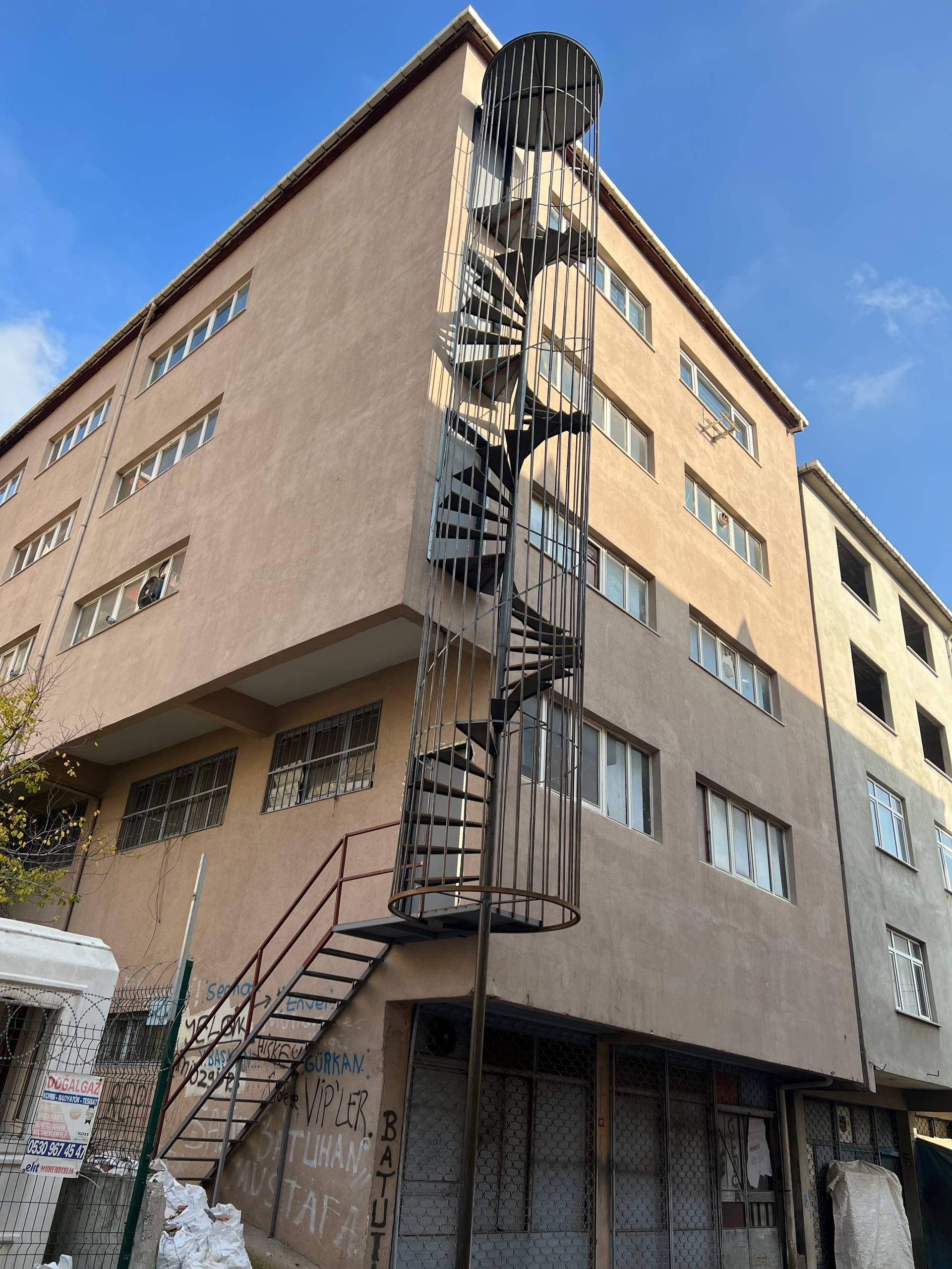 Genca Sandalye 5 Katlı Fabrika Döner Yangın Merdiveni Projesi (Ümraniye/İstanbul)