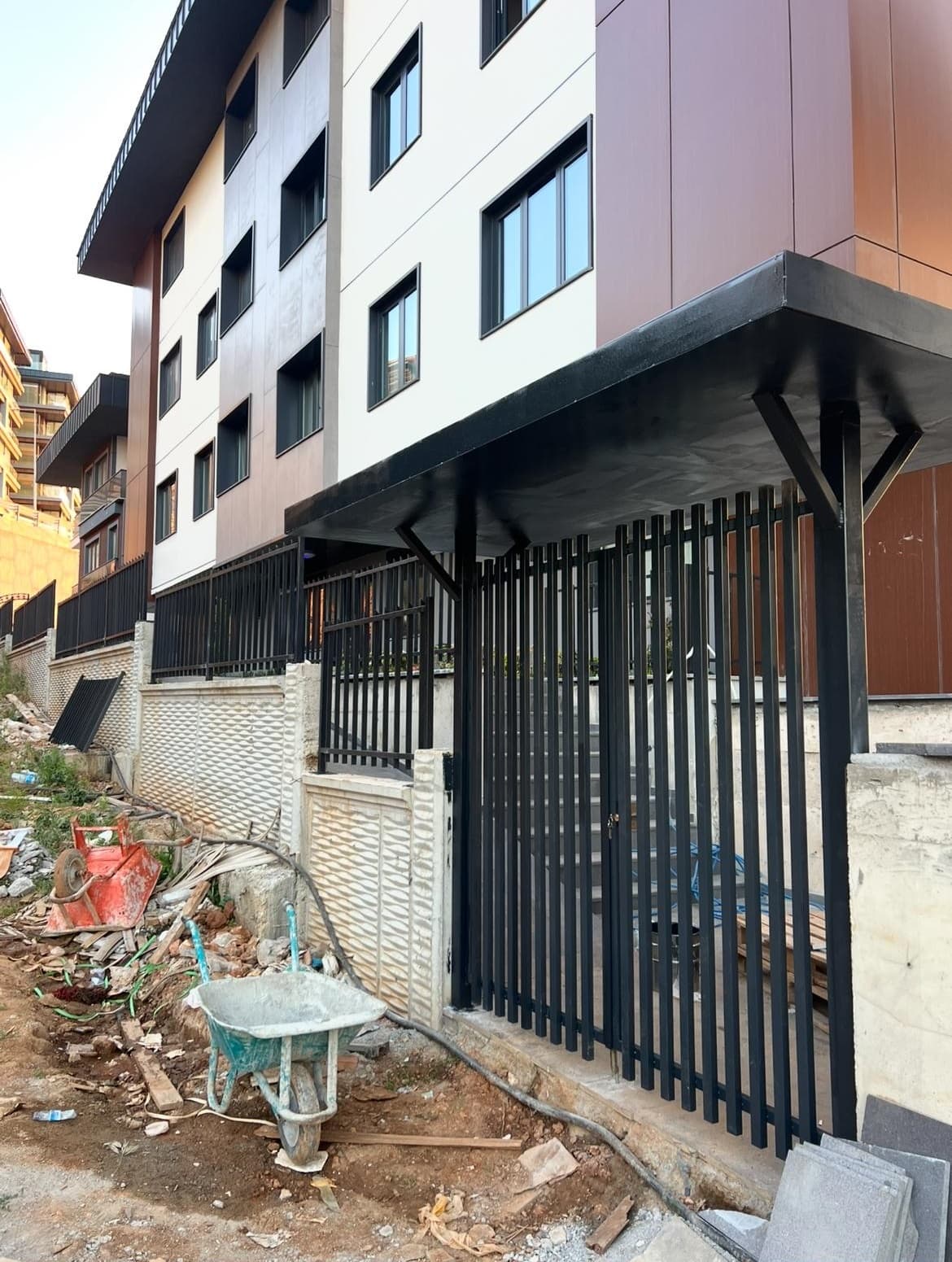 HGS Yapı Izgara Sistemli ve Tag Detaylı Site Giriş Kapısı Projesi (Üsküdar/İstanbul)